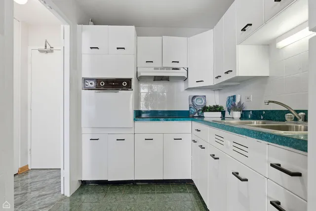 $129,000 | 6301 North Sheridan Road, Unit 18P, Chicago, IL 60660