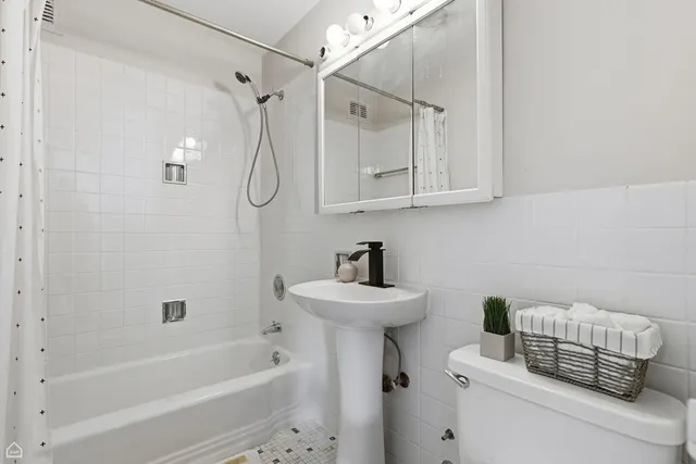 $129,000 | 6301 North Sheridan Road, Unit 18P, Chicago, IL 60660