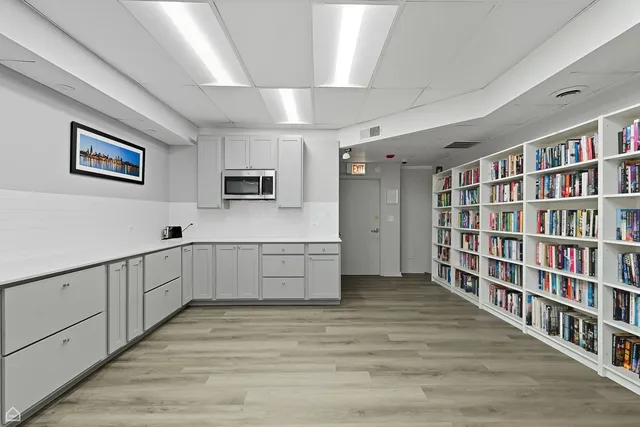 $129,000 | 6301 North Sheridan Road, Unit 18P, Chicago, IL 60660