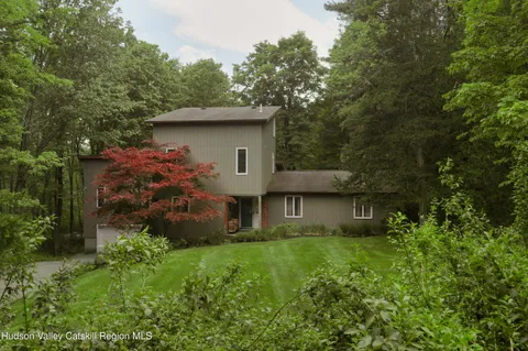 $835,000 | 360 Mills Cross Road, Staatsburg, NY 12580