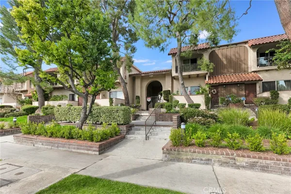 $499,000 | 19545 Sherman Way, Unit 47, Reseda, CA 91335