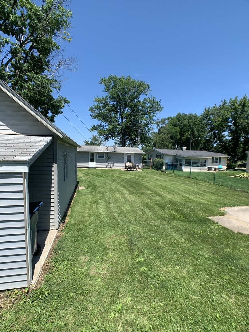 205 West 7th Street Spring Valley, IL 61362 - Photo 11 of 34 a view of a backyard with a garden