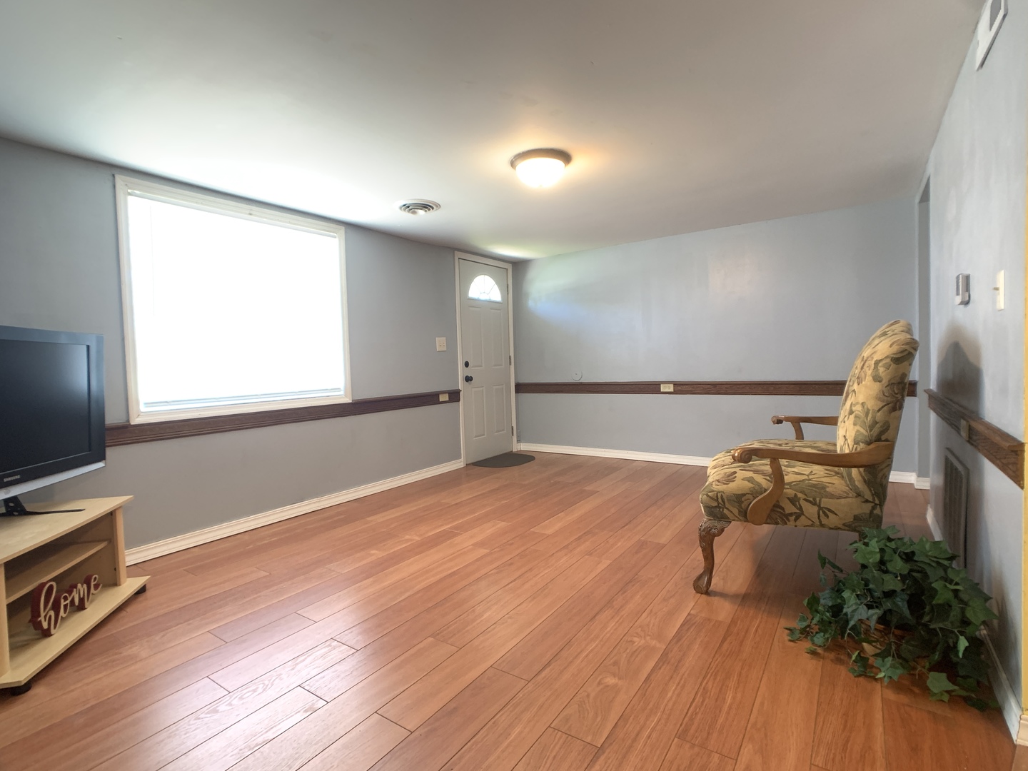 205 West 7th Street Spring Valley, IL 61362 - Photo 13 of 34 a hallway with a chair and a potted plant