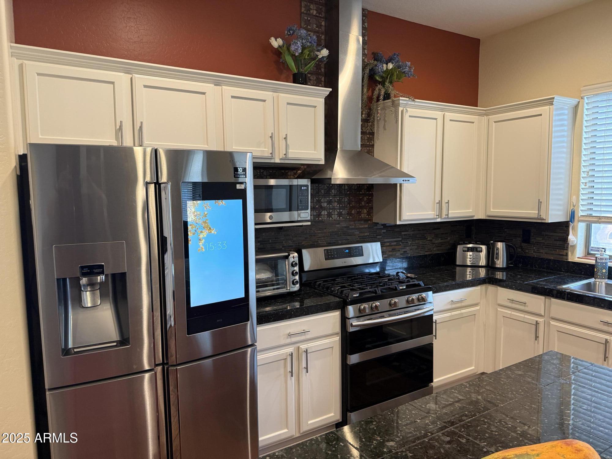 2245 West Clearview Trail Phoenix, AZ 85086 - Photo 17 of 76 Kitchen