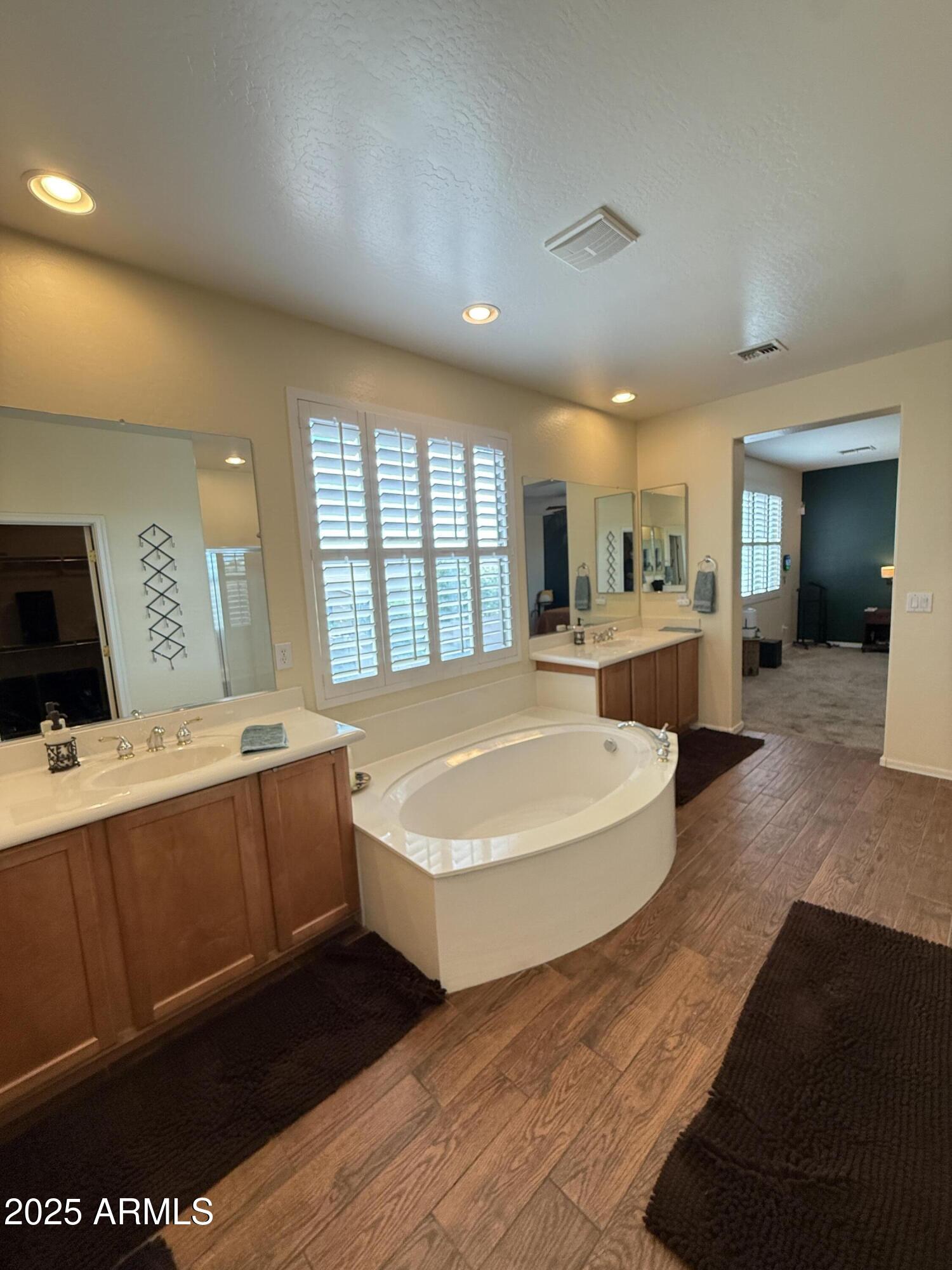 2245 West Clearview Trail Phoenix, AZ 85086 - Photo 43 of 76 Primary Bathroom