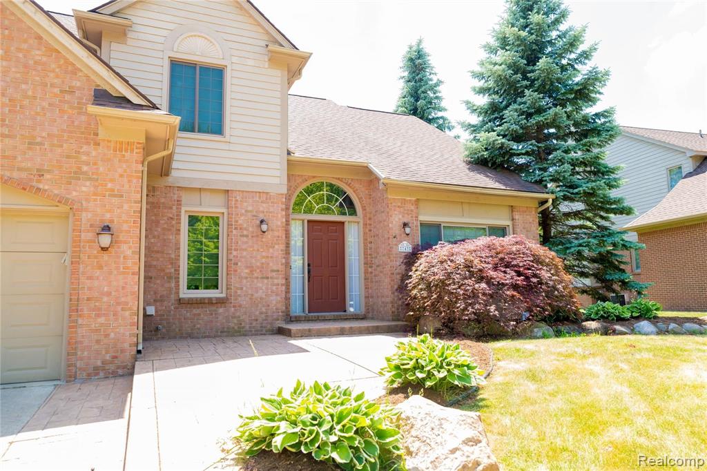 743 Woodfield Way Rochester Hills, MI 48307 - Photo 4 of 27