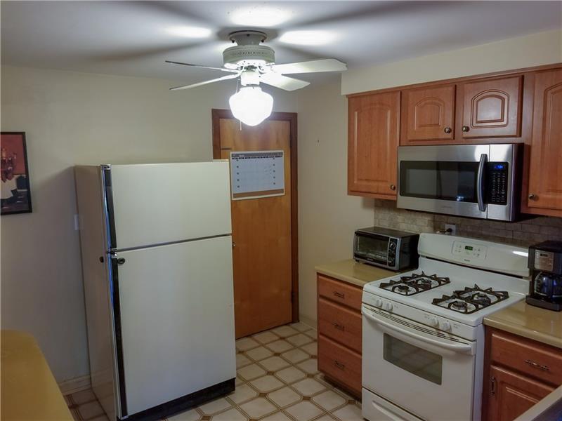 641 Irwin Run Road West Mifflin, PA 15122 - Photo 8 of 20 Kitchen