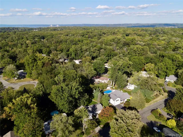 $1,129,000 | 4 Iroquois Avenue, Palisades, NY 10964