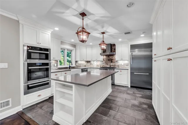 $1,129,000 | 4 Iroquois Avenue, Palisades, NY 10964