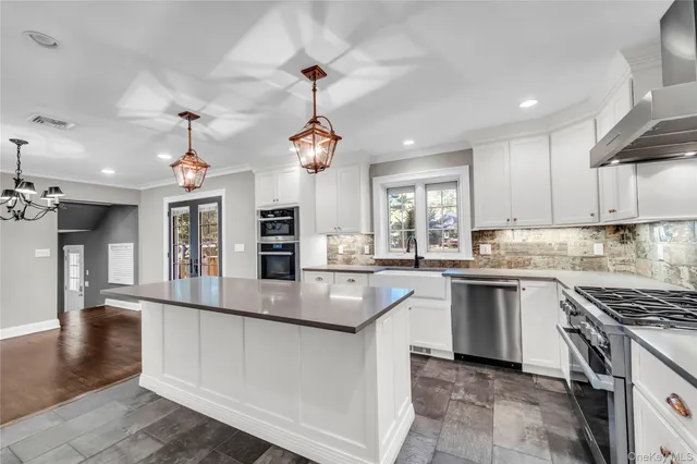 $1,129,000 | 4 Iroquois Avenue, Palisades, NY 10964