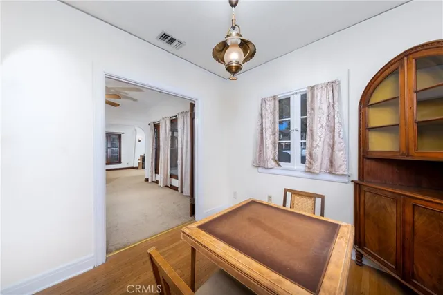 a view of livingroom with furniture