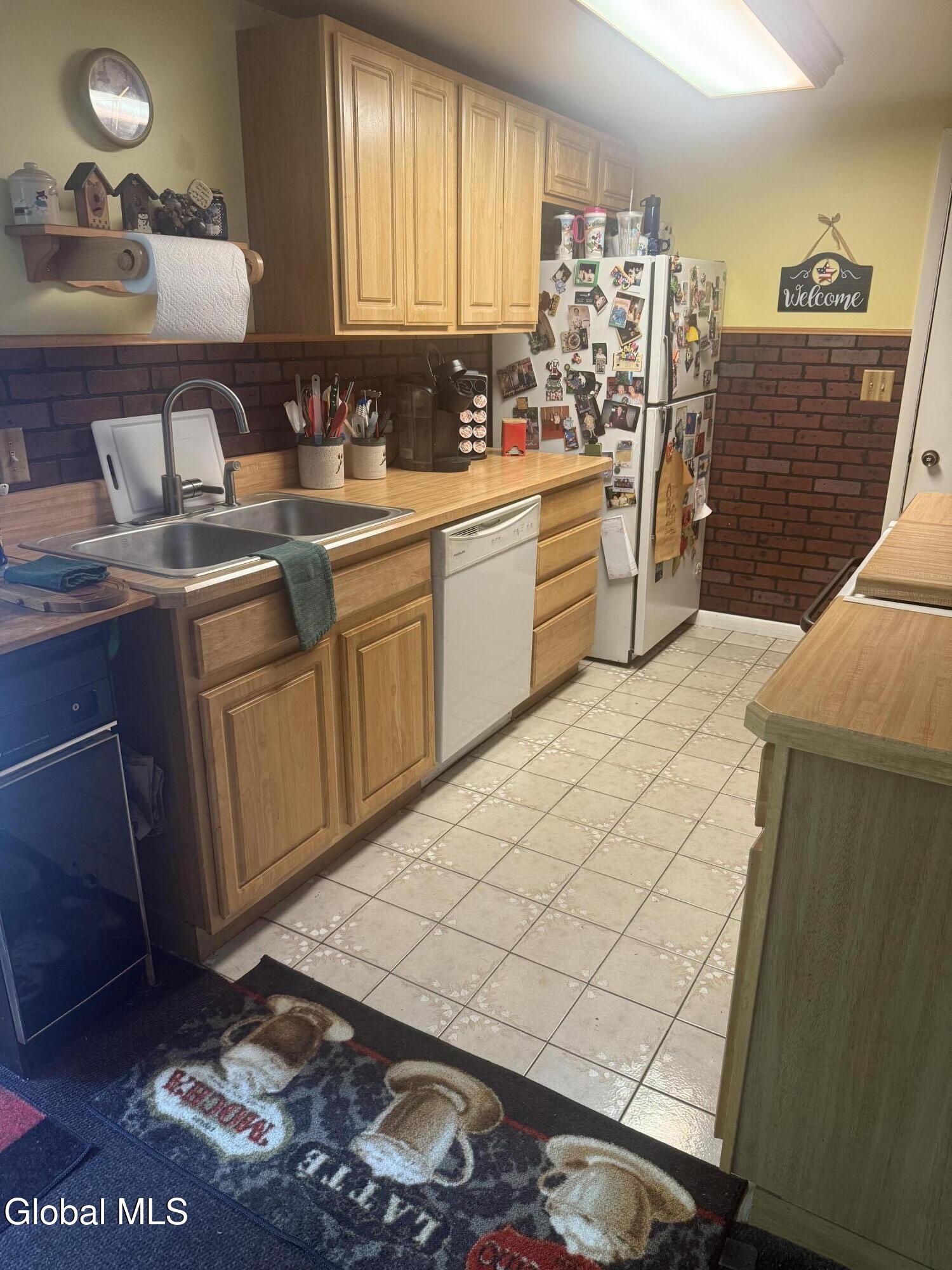 44 Thimbleberry Road Malta, NY 12020 - Photo 7 of 17 IMG_1127