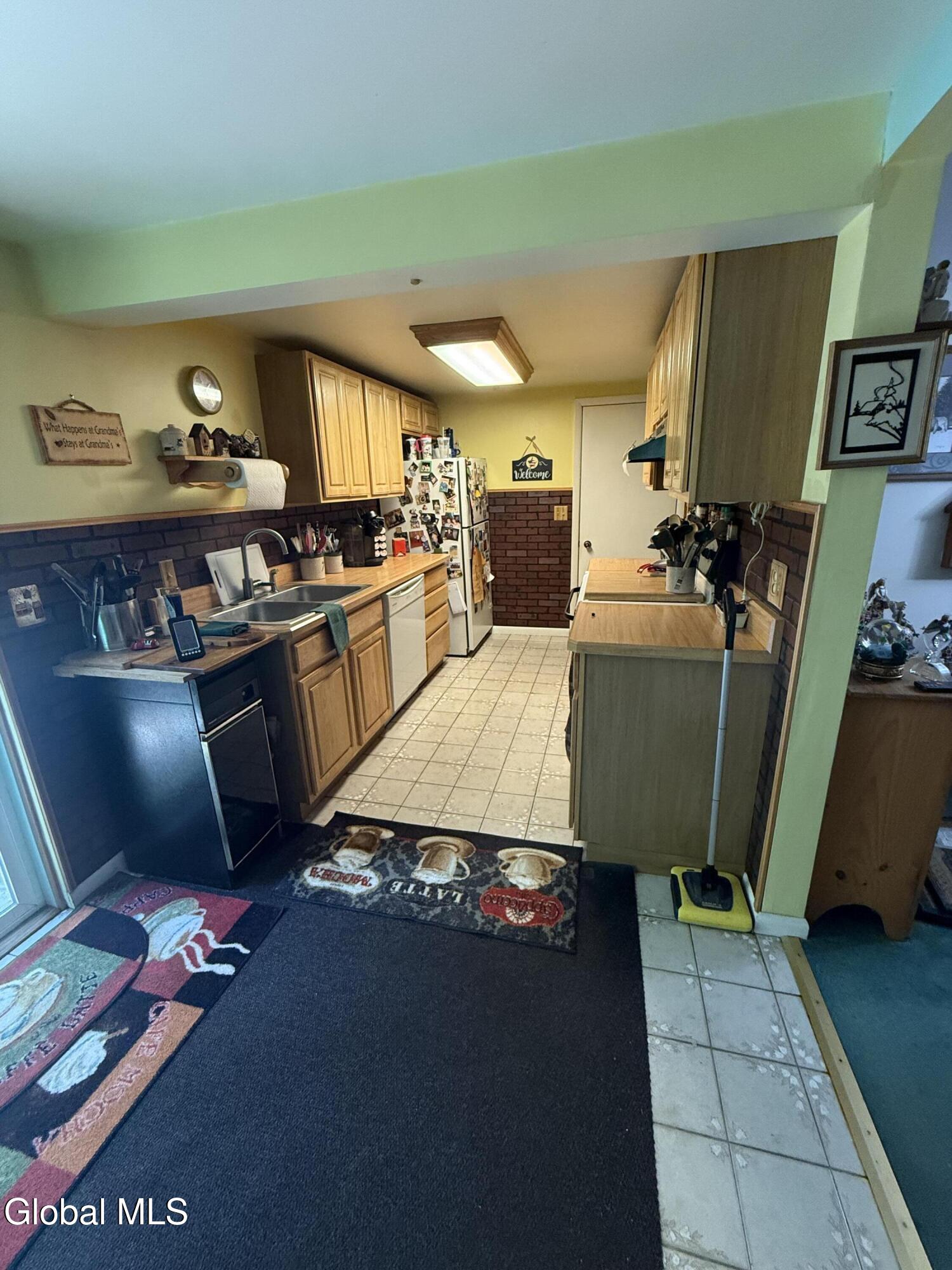 44 Thimbleberry Road Malta, NY 12020 - Photo 8 of 17 IMG_1121