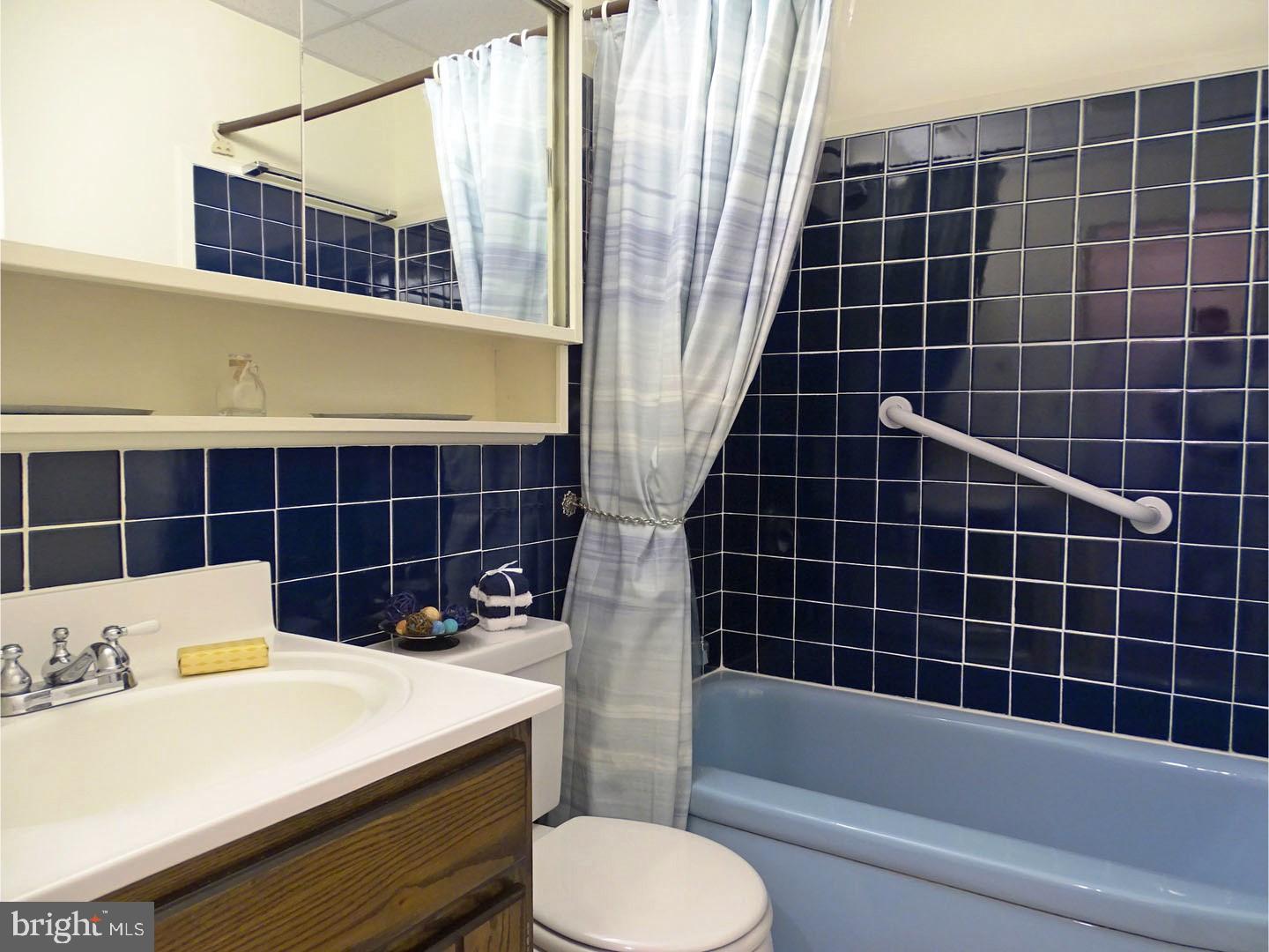 15 Quakeroak Road Levittown, PA 19057 - Photo 17 of 25 Bathroom