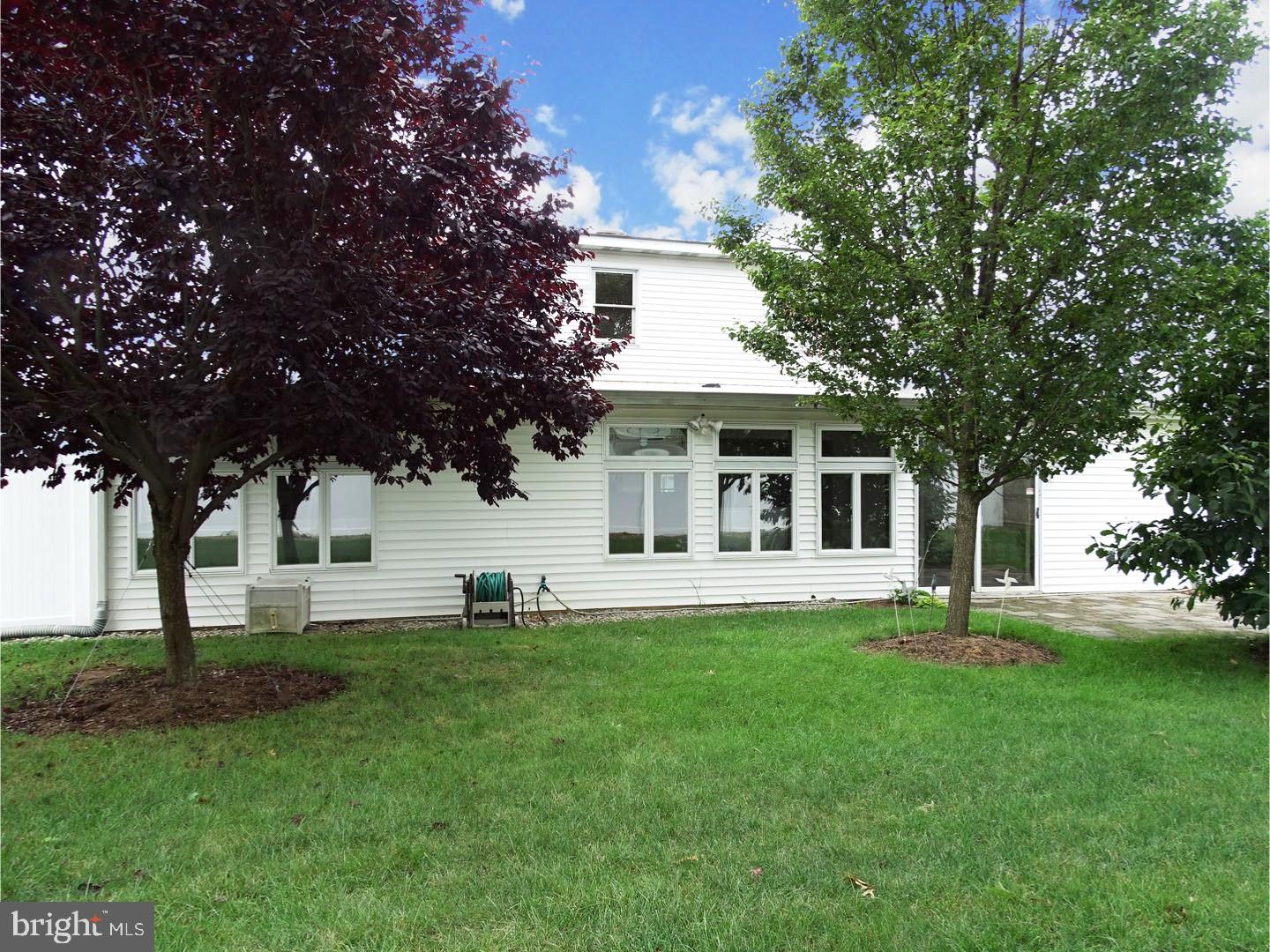 15 Quakeroak Road Levittown, PA 19057 - Photo 24 of 25 Exterior Back