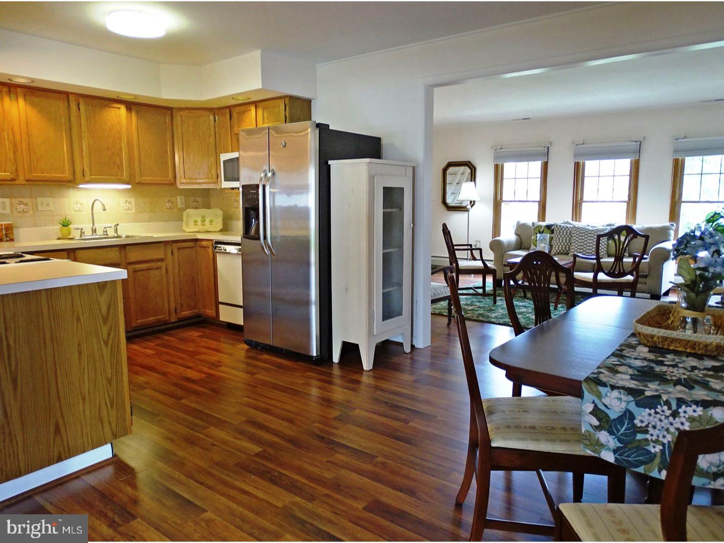 15 Quakeroak Road Levittown, PA 19057 - Photo 4 of 25 Kitchen