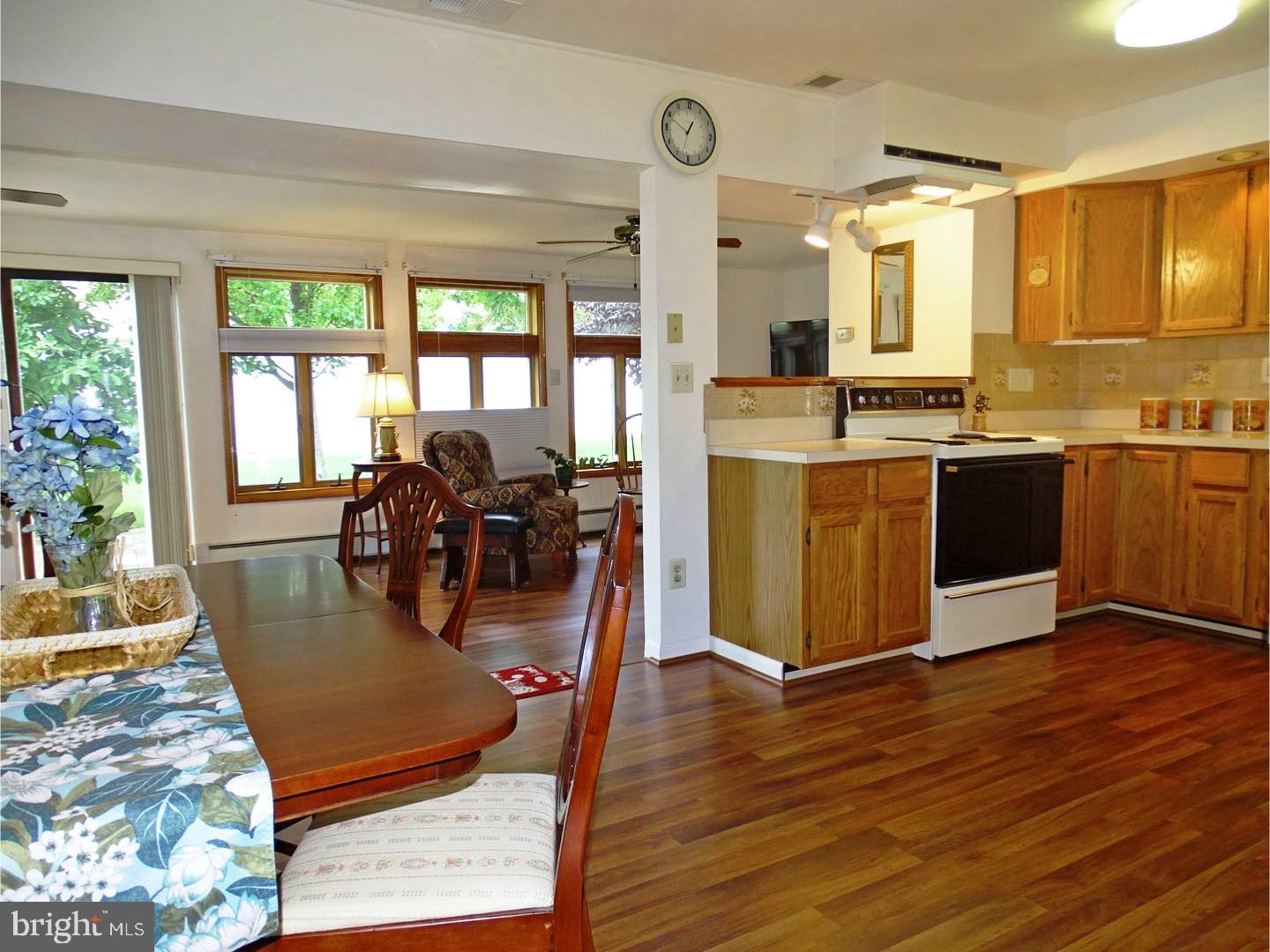 15 Quakeroak Road Levittown, PA 19057 - Photo 9 of 25 Kitchen