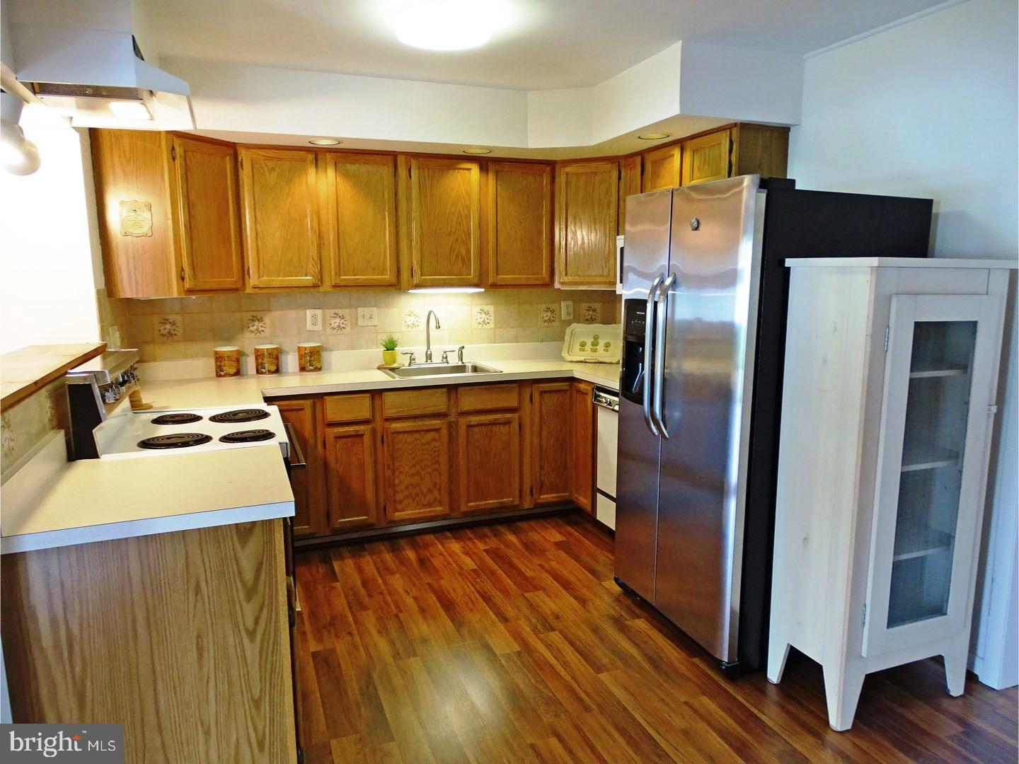15 Quakeroak Road Levittown, PA 19057 - Photo 10 of 25 Kitchen