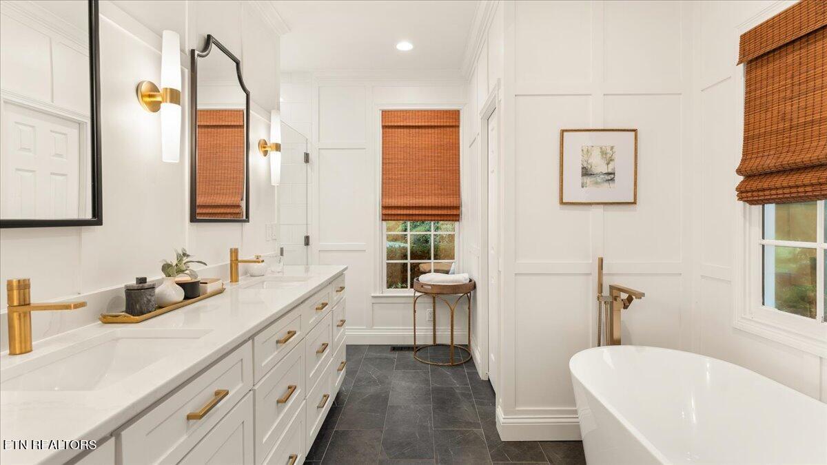 126 William Lane Oak Ridge, TN 37830 - Photo 18 of 35 27-Primary Bath