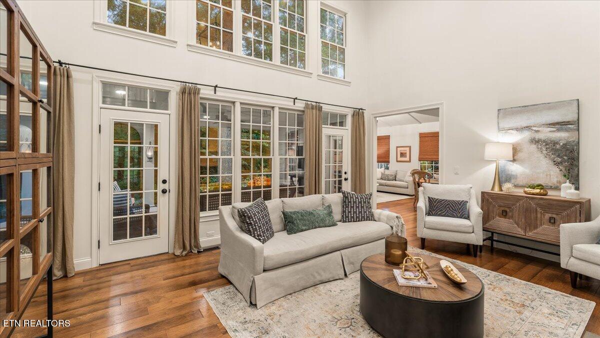 126 William Lane Oak Ridge, TN 37830 - Photo 8 of 35 10-Living Room