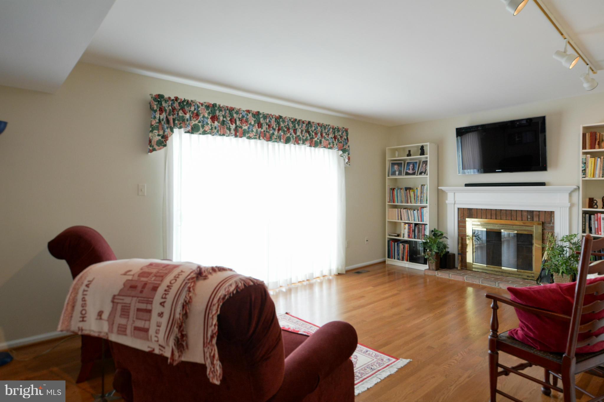 7152 Sontag Way Springfield, VA 22153 - Photo 11 of 29 FAMILY ROOM