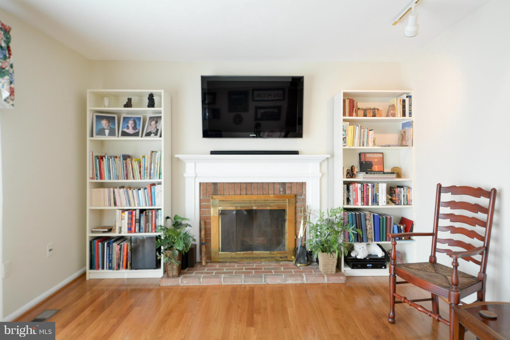 7152 Sontag Way Springfield, VA 22153 - Photo 12 of 29 FAMILY ROOM FIREPLACE