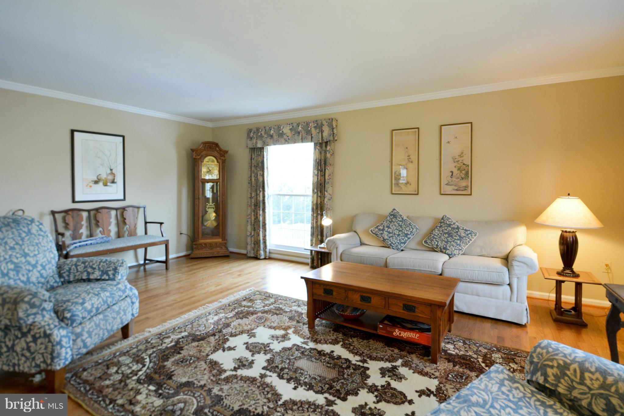 7152 Sontag Way Springfield, VA 22153 - Photo 3 of 29 LIVING ROOM