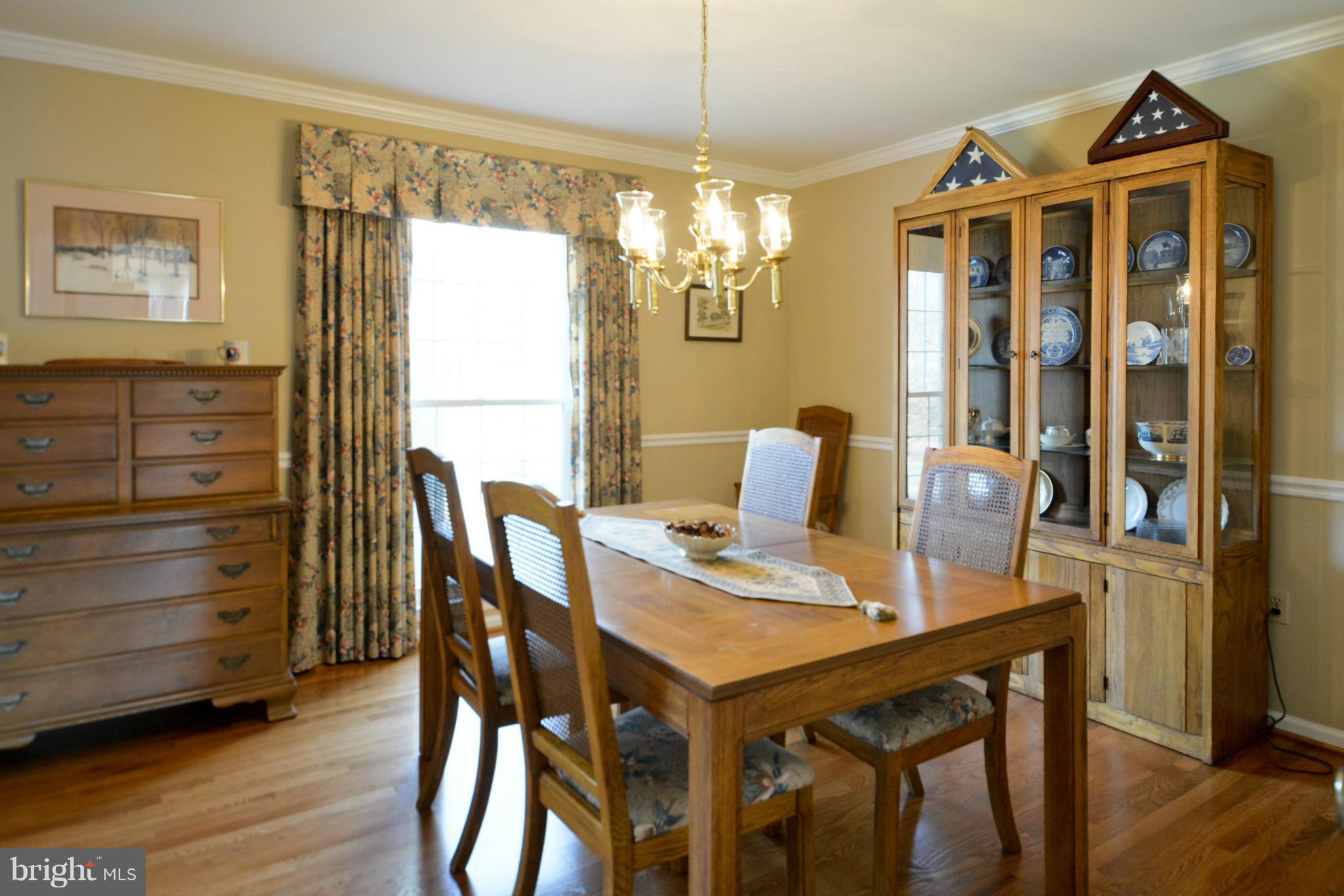 7152 Sontag Way Springfield, VA 22153 - Photo 5 of 29 DINING ROOM