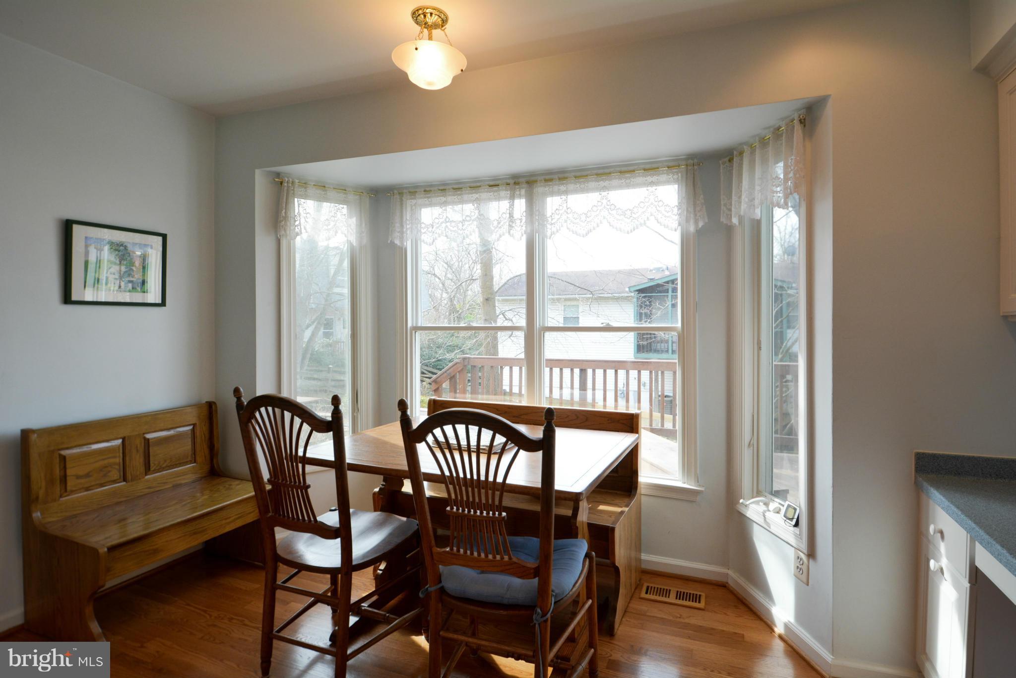 7152 Sontag Way Springfield, VA 22153 - Photo 7 of 29 EATING SPACE IN KITCHEN