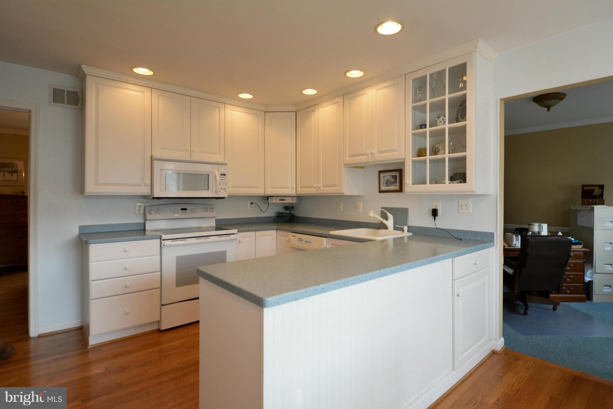 7152 Sontag Way Springfield, VA 22153 - Photo 9 of 29 KITCHEN