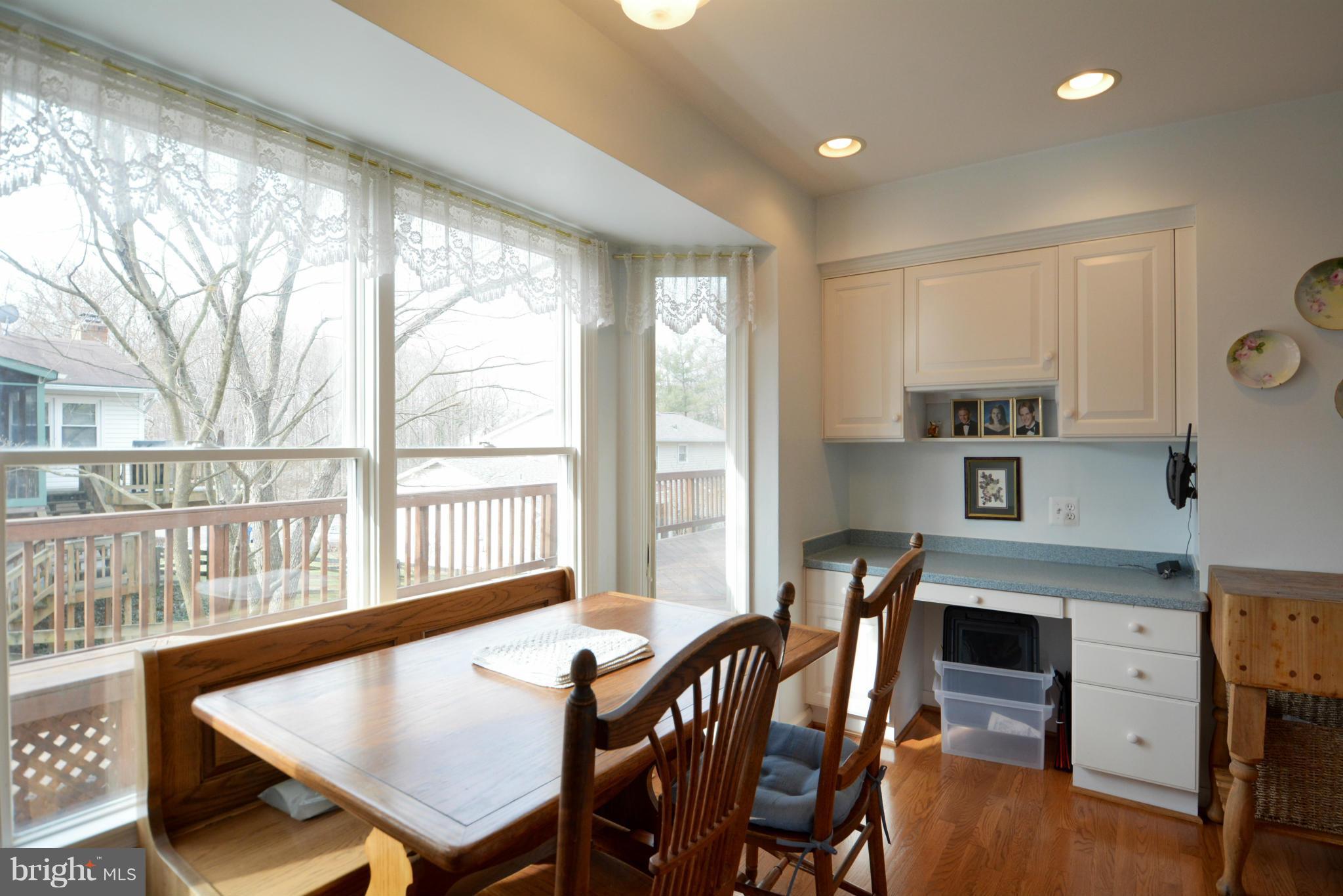 7152 Sontag Way Springfield, VA 22153 - Photo 10 of 29 EATING SPACE IN KITCHEN