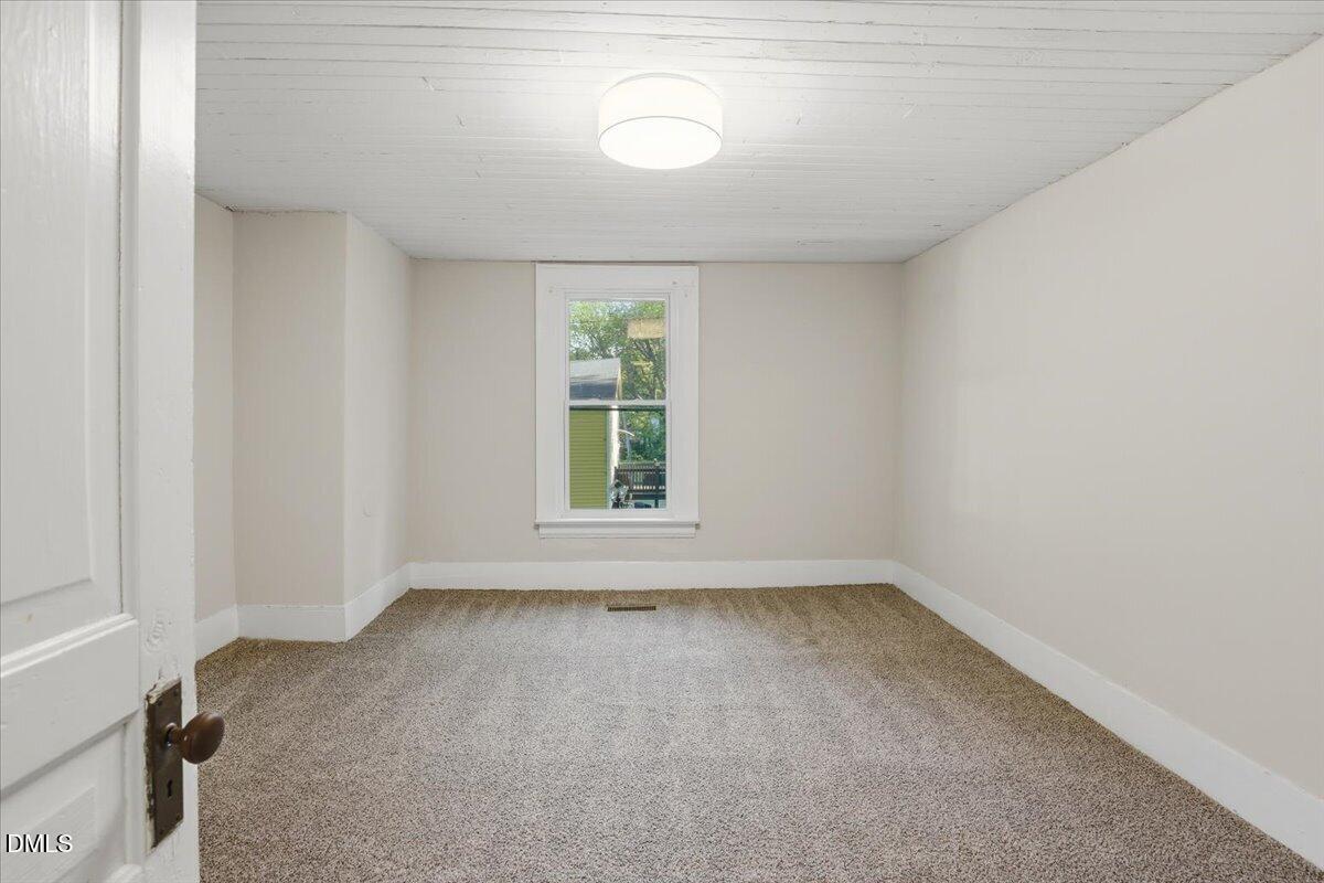 511 South Pine Street Spring Hope, NC 27882 - Photo 20 of 32 an empty room with a window