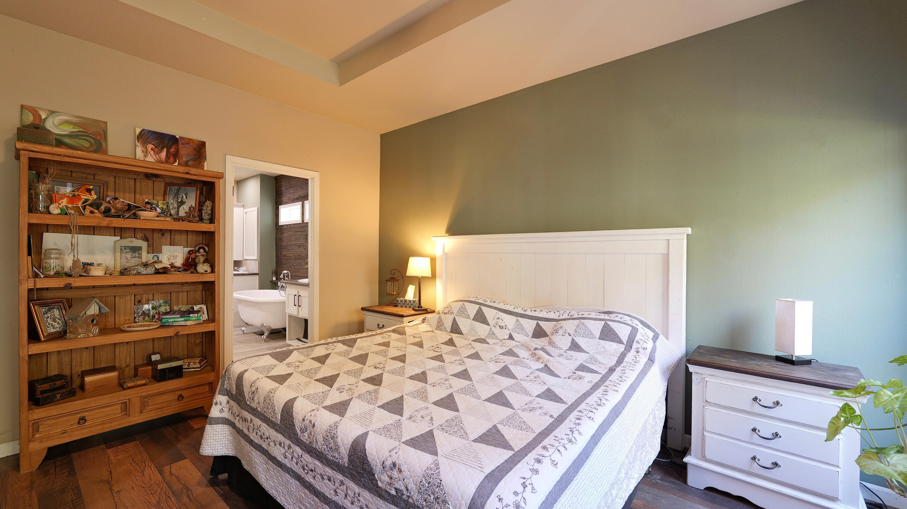 52 Dodes Creek Road Trail, OR 97541 - Photo 44 of 110 Primary Bedroom
