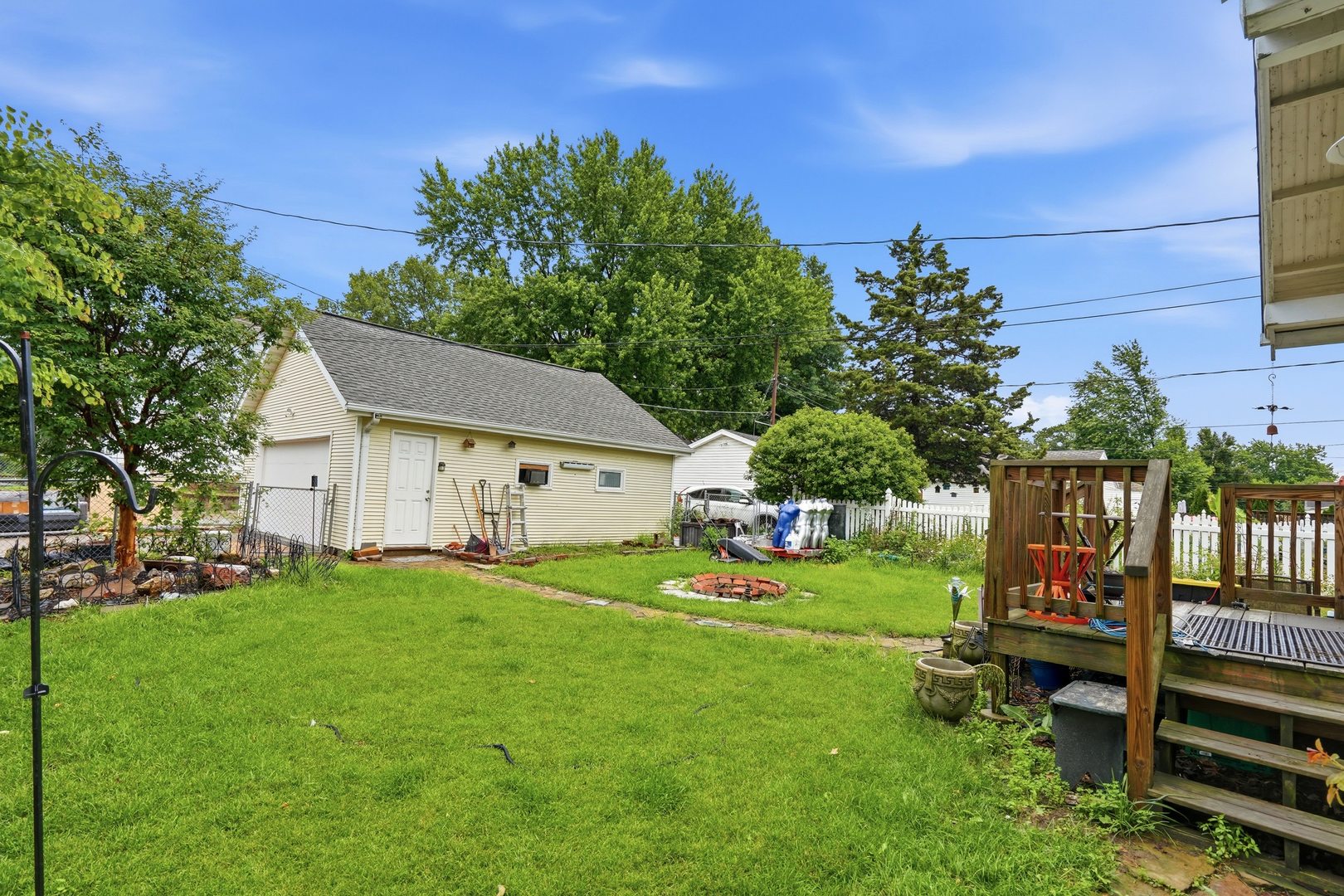 2702 Middle Road Davenport, IA 52803 - Photo 19 of 24