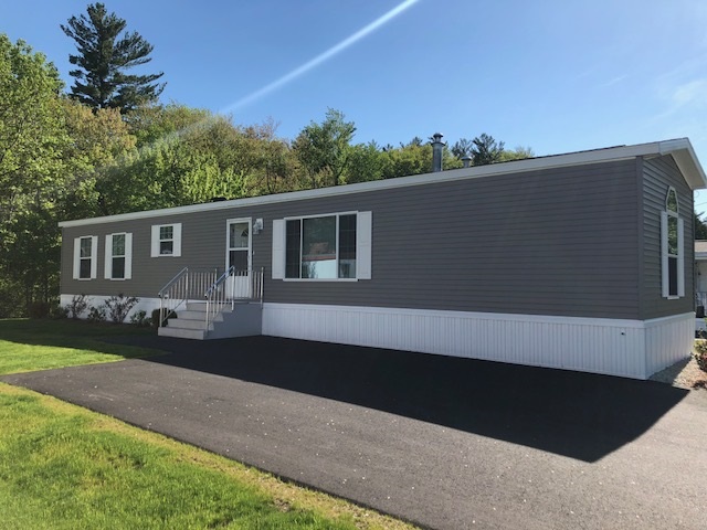 29 Lowell Road Salem, NH 03079 - Photo 2 of 16