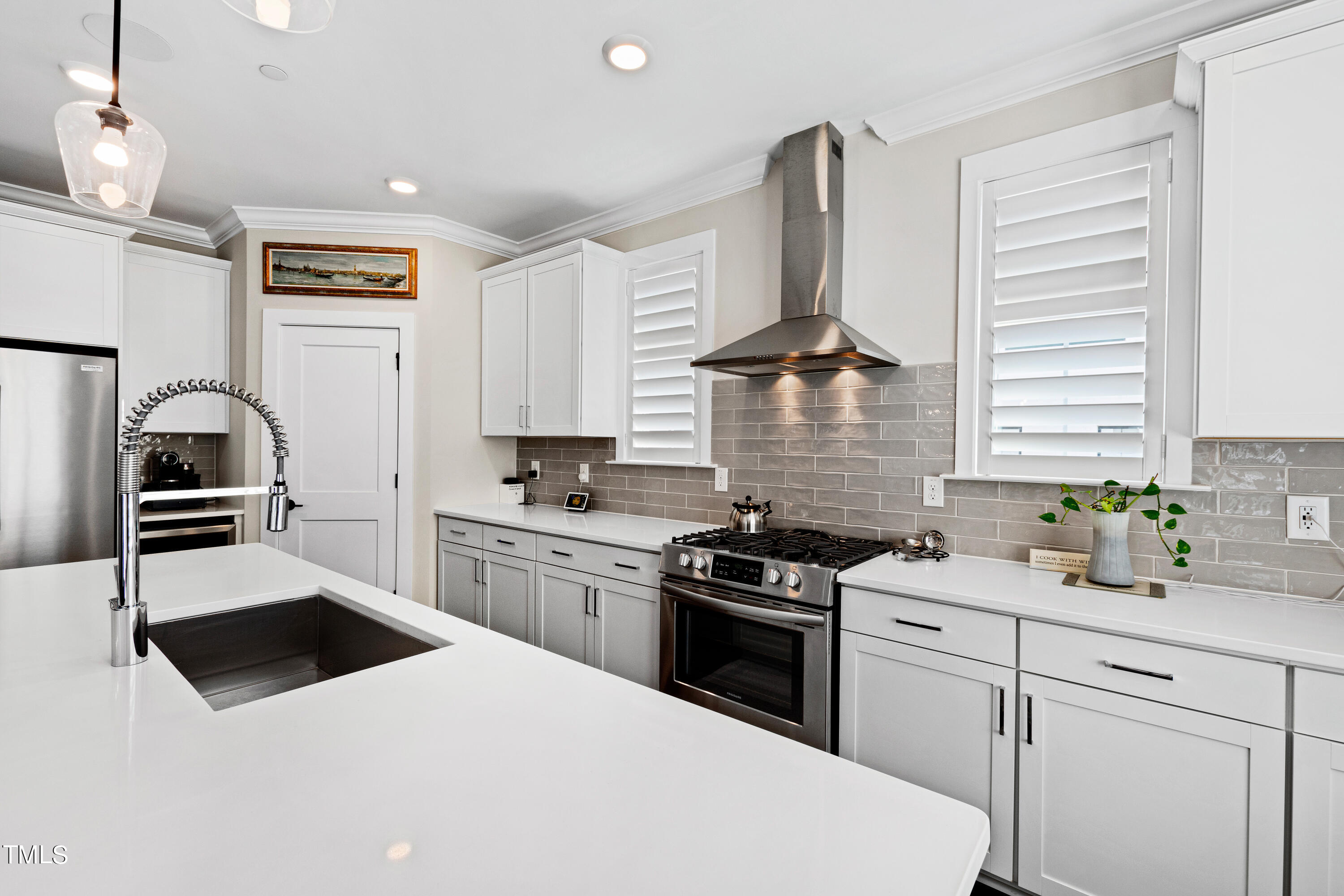 1610 Draper View Loop, Unit 106 Raleigh, NC 27608 - Photo 6 of 36 Kitchen 3