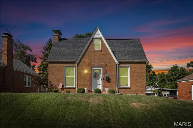 $449,000 | 8835 Lawn Avenue, St. Louis, MO 63144