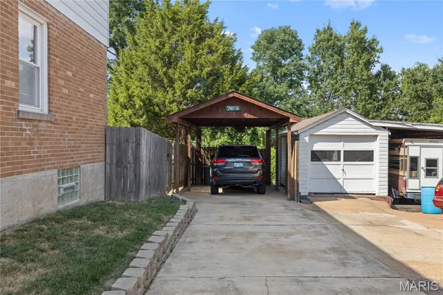 $449,000 | 8835 Lawn Avenue, St. Louis, MO 63144