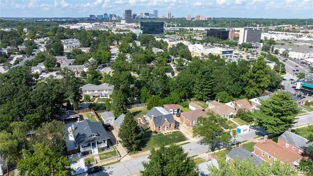 $449,000 | 8835 Lawn Avenue, St. Louis, MO 63144