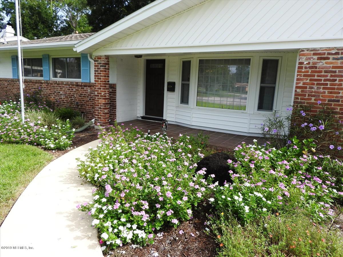 7603 Altama Road Jacksonville, FL 32216 - Photo 3 of 42 03-Walkway to entrance porch