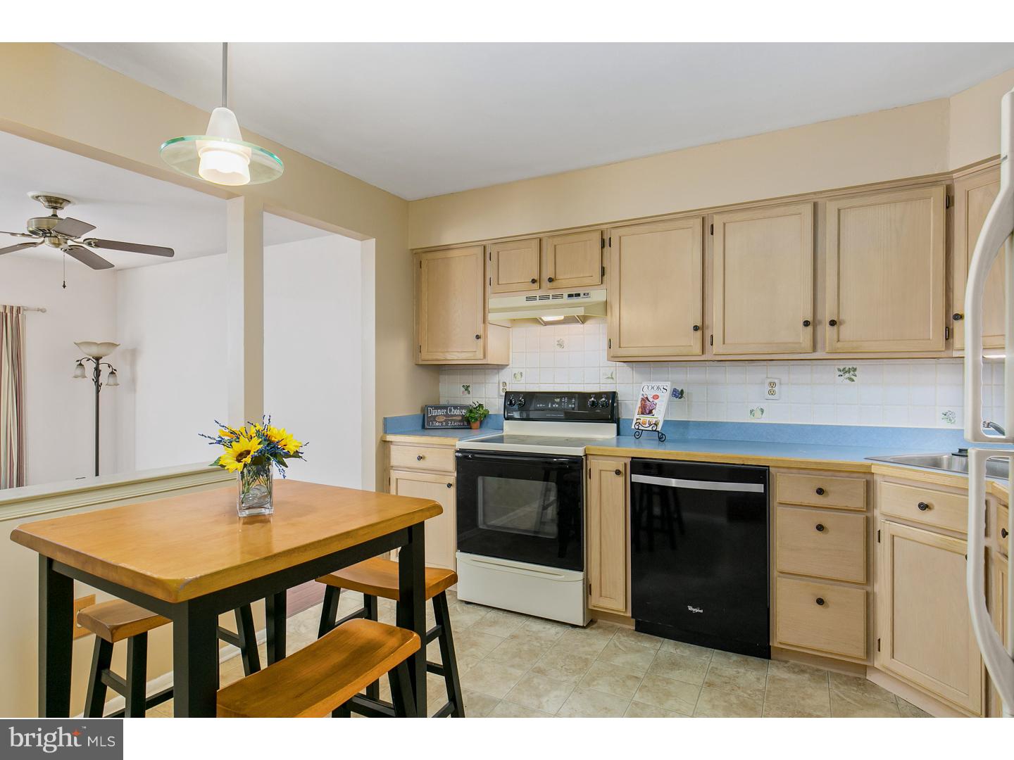 104 Farnwood Road Mount Laurel, NJ 08054 - Photo 4 of 20 Kitchen