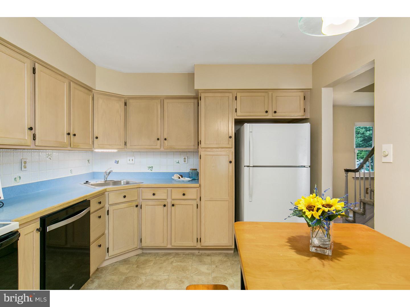 104 Farnwood Road Mount Laurel, NJ 08054 - Photo 5 of 20 Kitchen