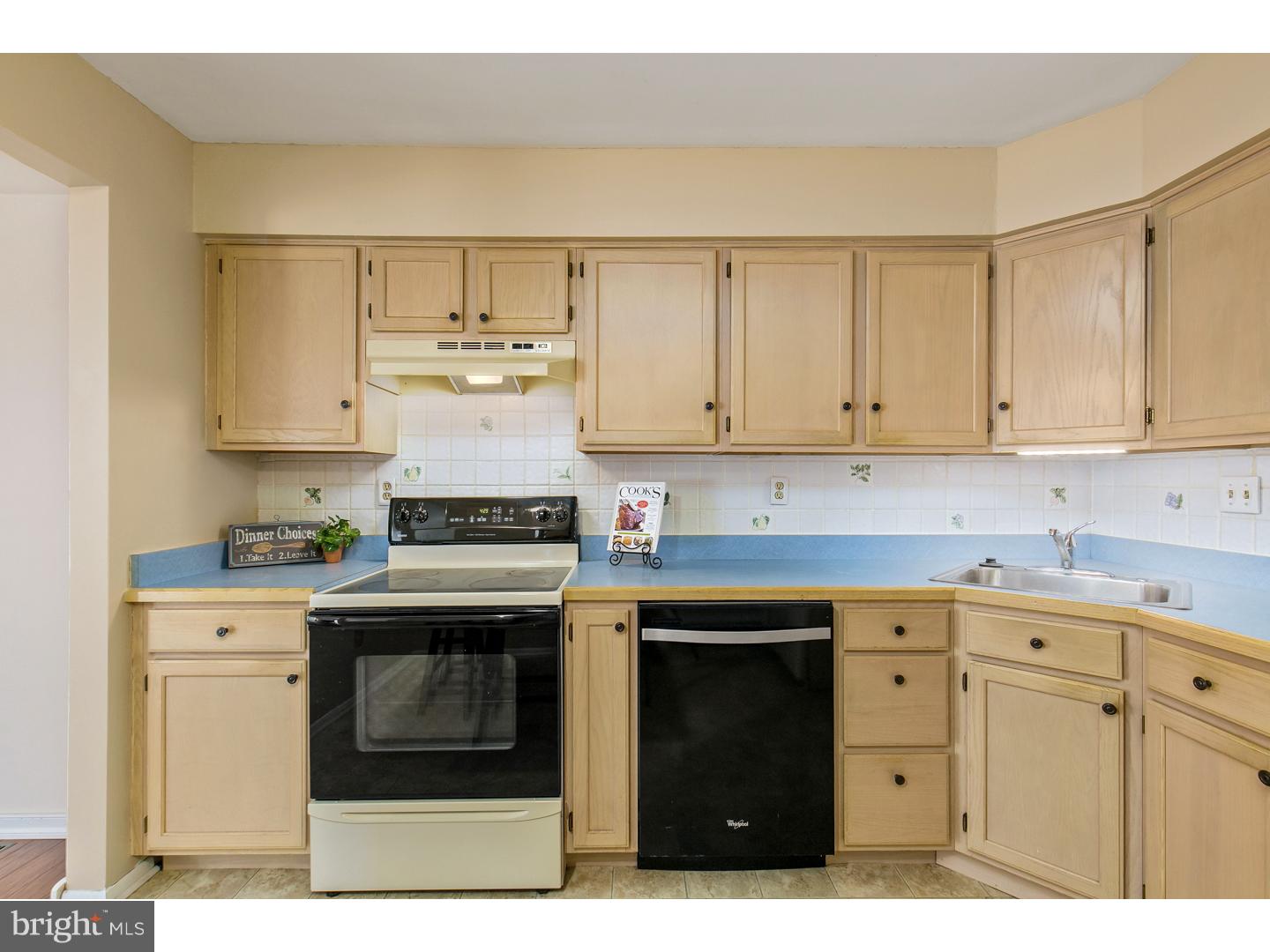104 Farnwood Road Mount Laurel, NJ 08054 - Photo 6 of 20 Kitchen