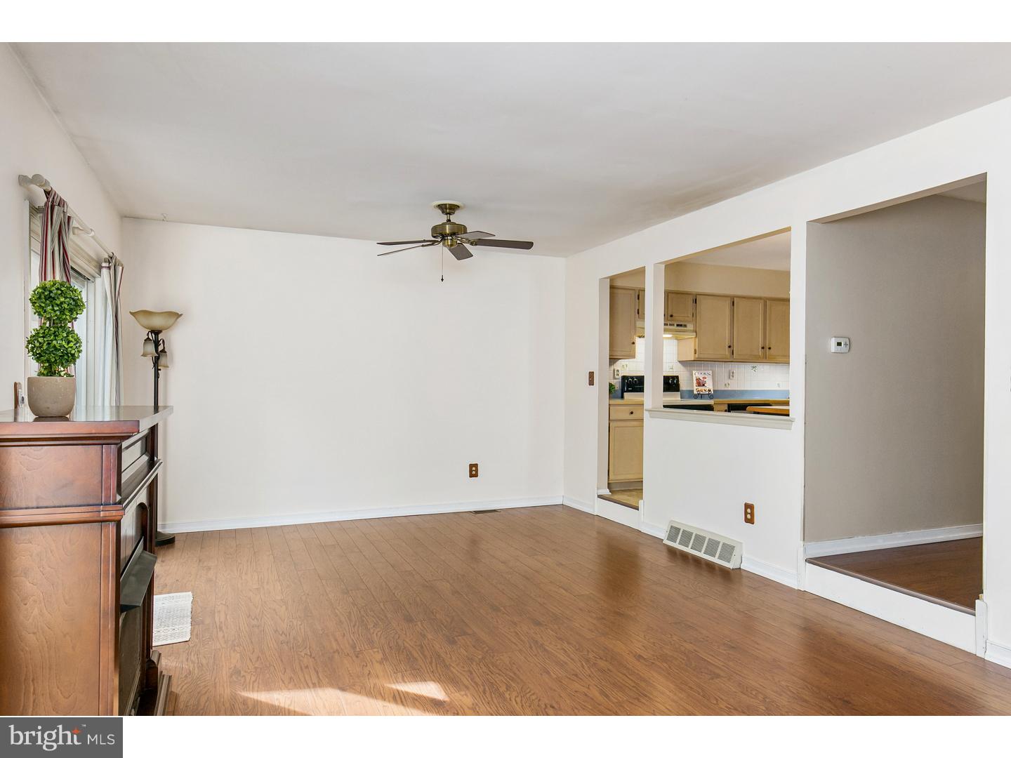 104 Farnwood Road Mount Laurel, NJ 08054 - Photo 8 of 20 Living Room