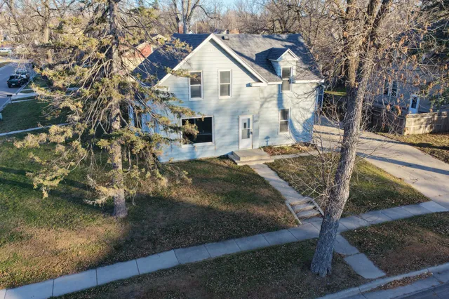 $179,500 | 203 Trott Avenue Southeast, Willmar, MN 56201