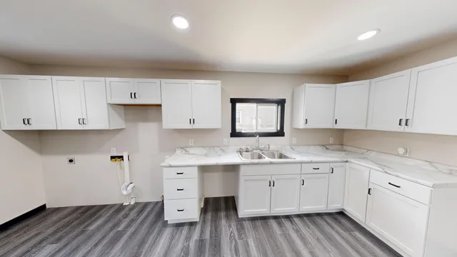 $179,500 | 203 Trott Avenue Southeast, Willmar, MN 56201