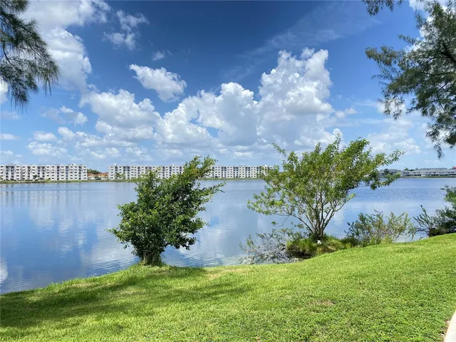 $1,900 | 10000 Northwest 80th Court, Unit 2528, Hialeah Gardens, FL 33016