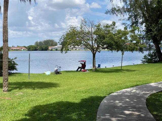 $2,000 | 10000 Northwest 80th Court, Unit 2528, Hialeah Gardens, FL 33016