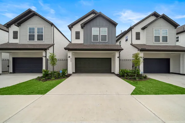 $1,999 | 8402 Curry Road, Houston, TX 77093
