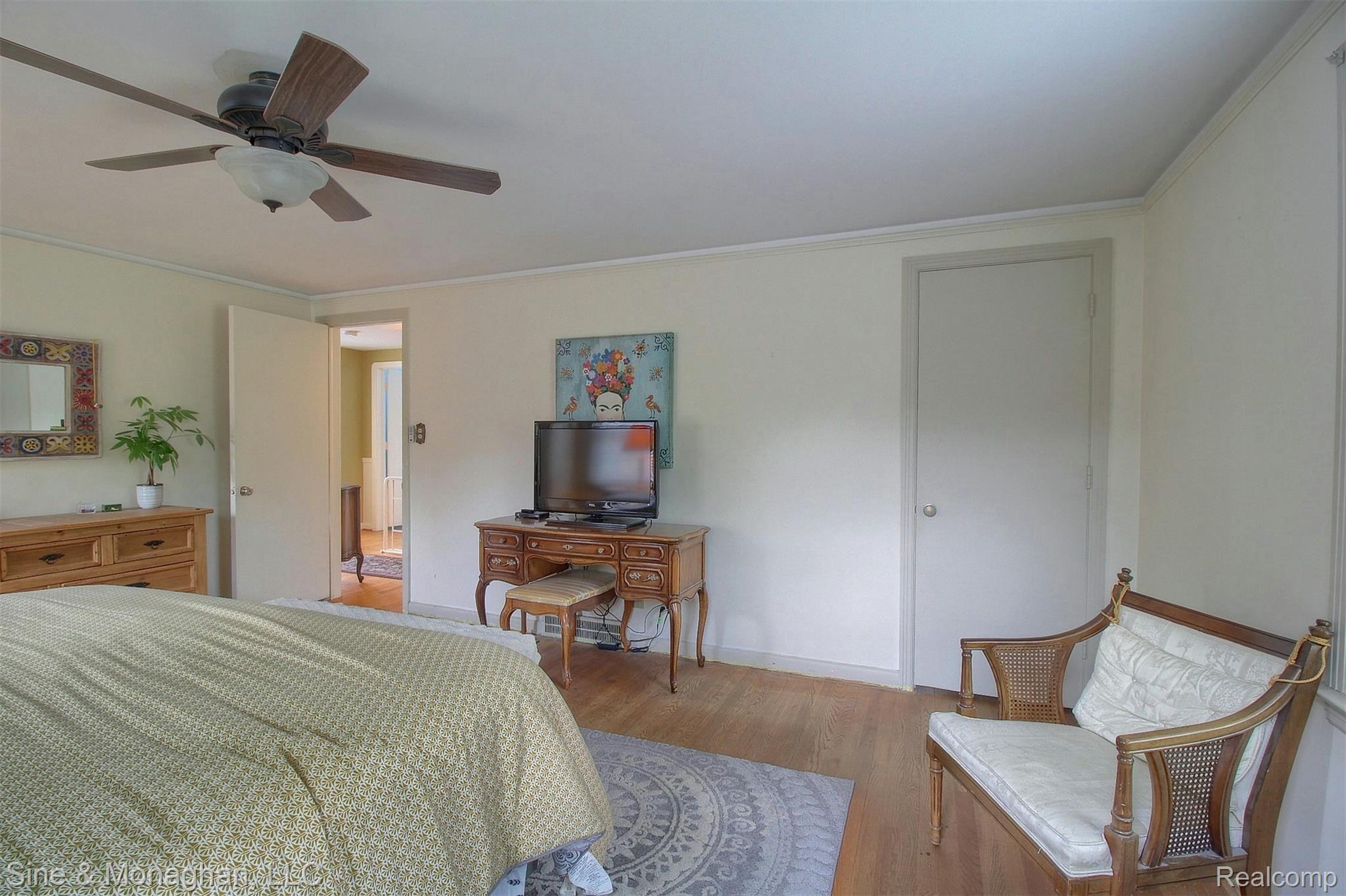 1354 Whittier Road Grosse Pointe, MI 48230 - Photo 18 of 40 22-Master Bedroom 2nd View.jpg